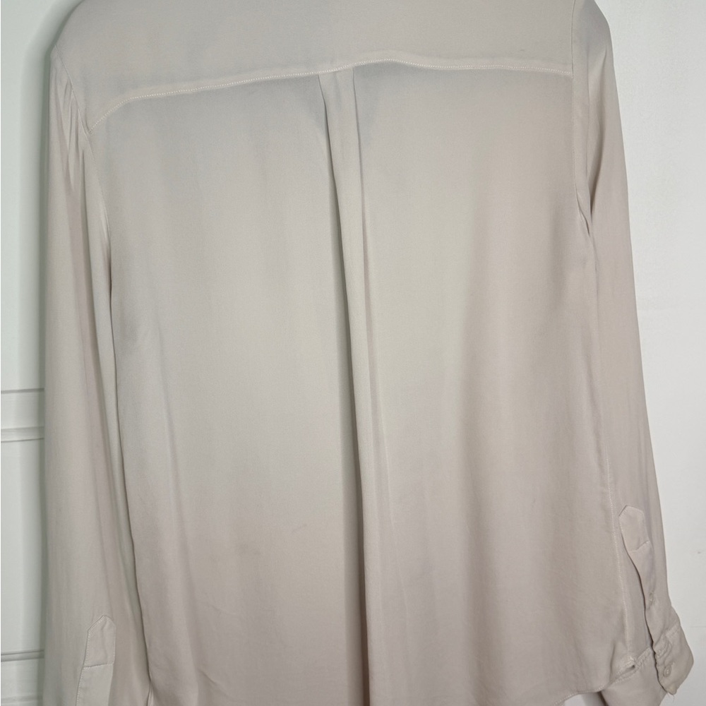 Theory Women's Long
Sleeve Button Down Blouse
Soft Gray, 100% Silk, Tie-Front - Picture 2 of 5